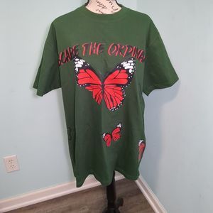 Your not Alone The world is yours butterfly T-shirt extra large xl